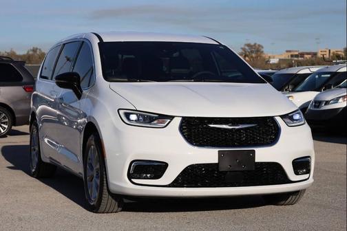 2025 Chrysler Pacifica L