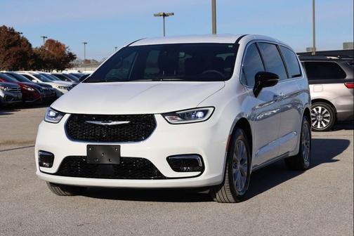 2025 Chrysler Pacifica L