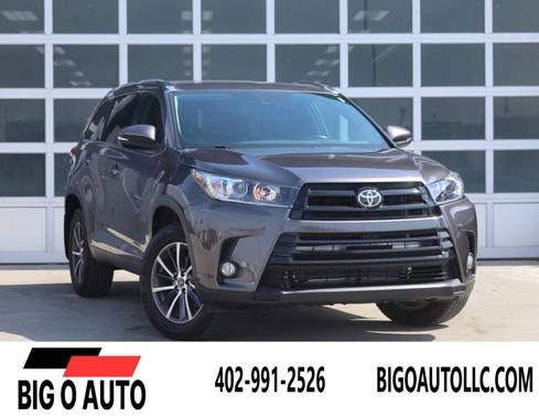 Gray 2019 Toyota Highlander XLE