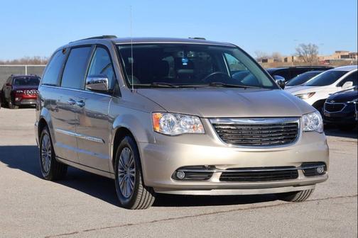 2015 Chrysler Town & Country Touring-L