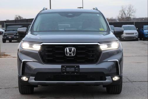 2025 Honda Pilot Touring 8-Passenger