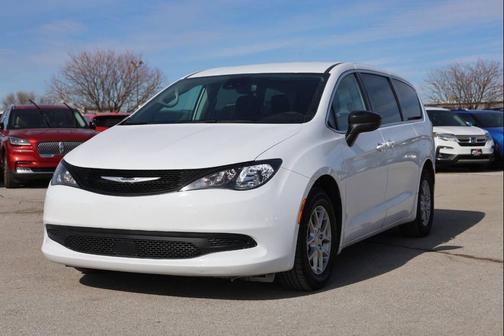 2024 Chrysler Voyager LX