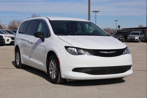 2024 Chrysler Voyager LX