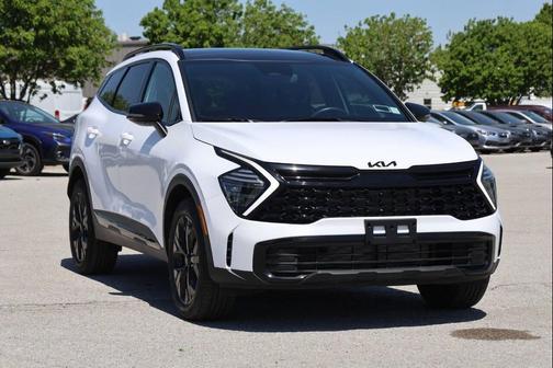 White 2025 Kia Sportage X-Line