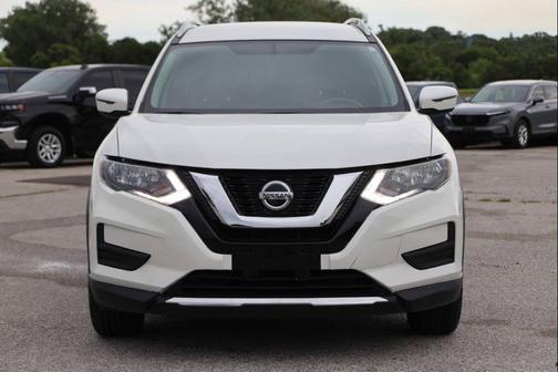 White 2018 Nissan Rogue SV