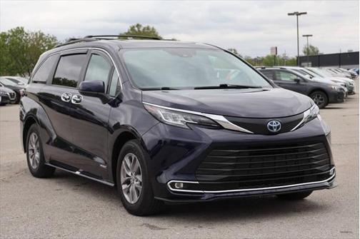 2021 Toyota Sienna XLE 7 Passenger