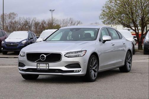 Silver 2018 Volvo S90 T5 Momentum