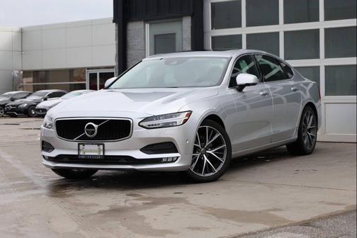 Silver 2018 Volvo S90 T5 Momentum