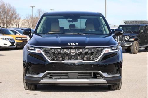 2024 Kia Carnival EX
