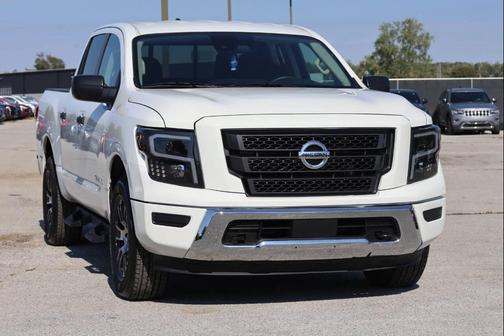 2024 Nissan Titan SV
