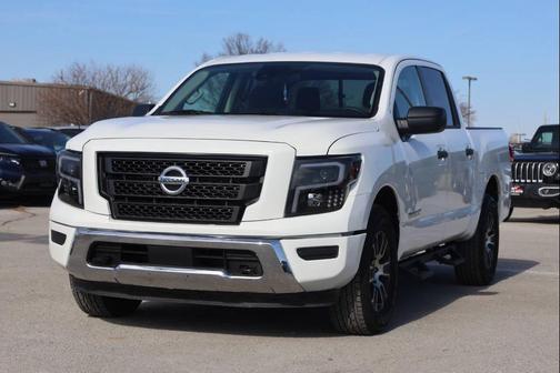2024 Nissan Titan SV