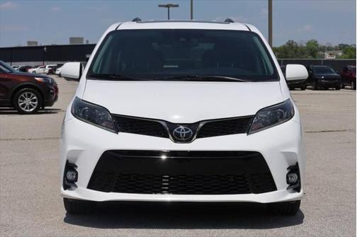 2019 Toyota Sienna SE