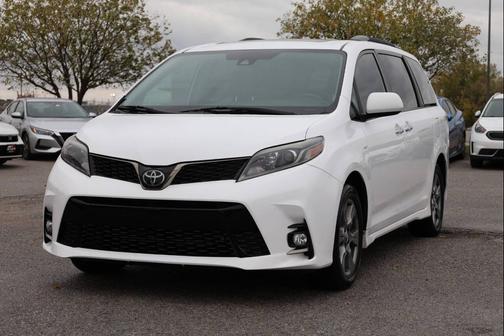 2019 Toyota Sienna SE