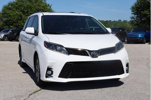 2019 Toyota Sienna SE