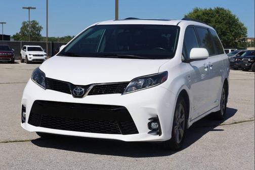 2019 Toyota Sienna SE