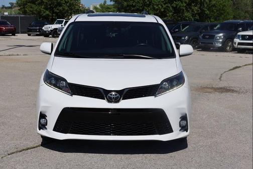 2019 Toyota Sienna SE