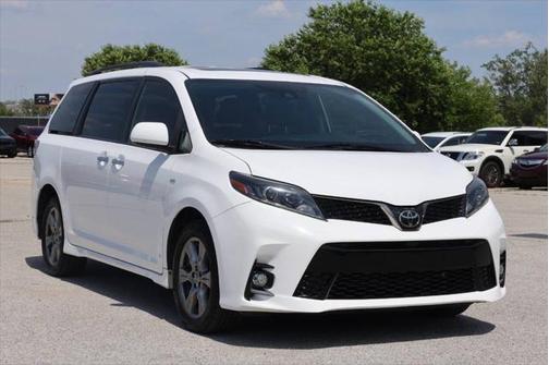 2019 Toyota Sienna SE
