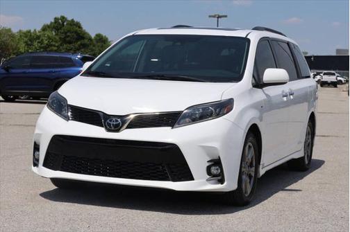 2019 Toyota Sienna SE