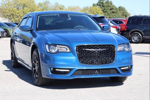 2023 Chrysler 300 Touring