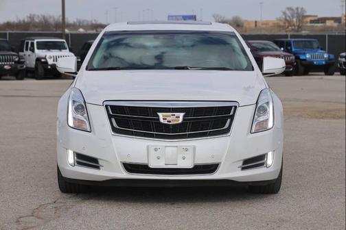 Crystal White Tricoat 2016 Cadillac XTS Luxury