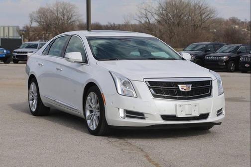 Crystal White Tricoat 2016 Cadillac XTS Luxury