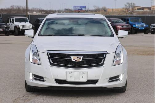 Crystal White Tricoat 2016 Cadillac XTS Luxury