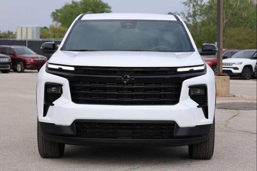 White 2025 Chevrolet Traverse LT