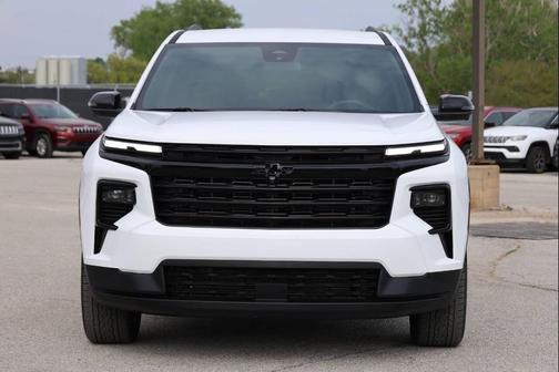 White 2025 Chevrolet Traverse LT