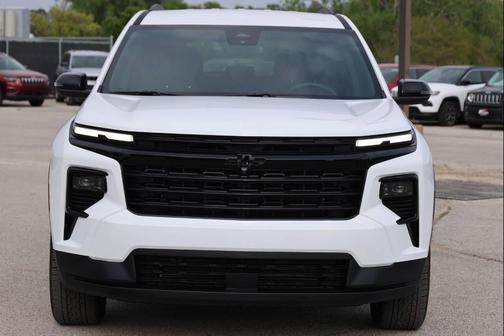 White 2025 Chevrolet Traverse LT