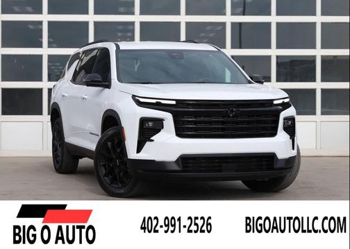 White 2025 Chevrolet Traverse LT