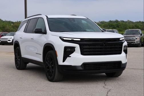 White 2025 Chevrolet Traverse LT
