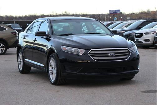2017 Ford Taurus SE