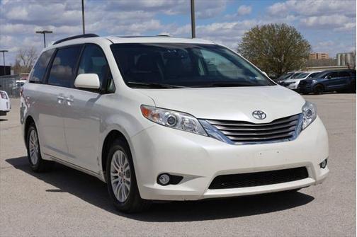 2017 Toyota Sienna XLE