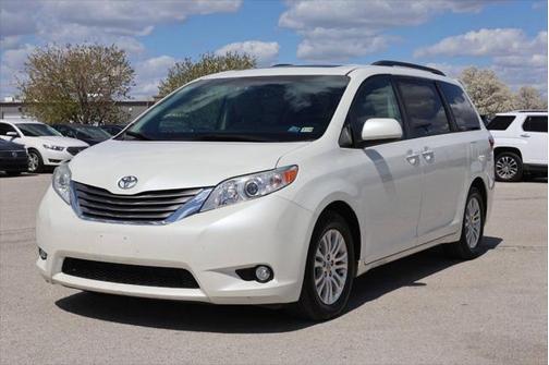 2017 Toyota Sienna XLE
