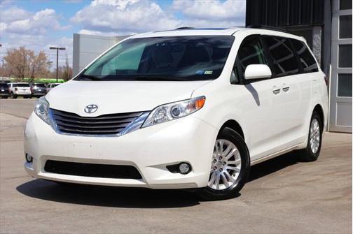 2017 Toyota Sienna XLE