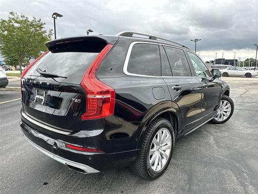 2016 Volvo XC90 T6 Momentum