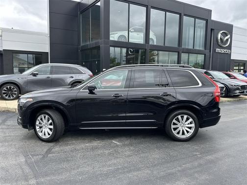 2016 Volvo XC90 T6 Momentum