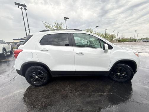 Summit White 2020 Chevrolet Trax LT