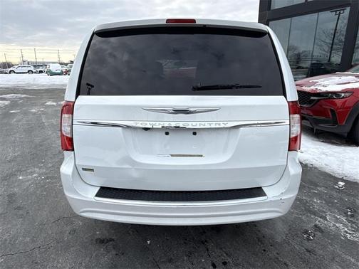 2016 Chrysler Town & Country Touring