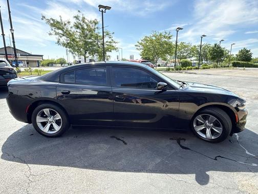 Pitch Black Clearcoat 2018 Dodge Charger SXT Plus
