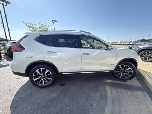 White 2018 Nissan Rogue SL