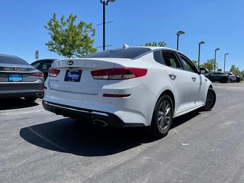 Photo 5 of 30 of 2020 Kia Optima LX