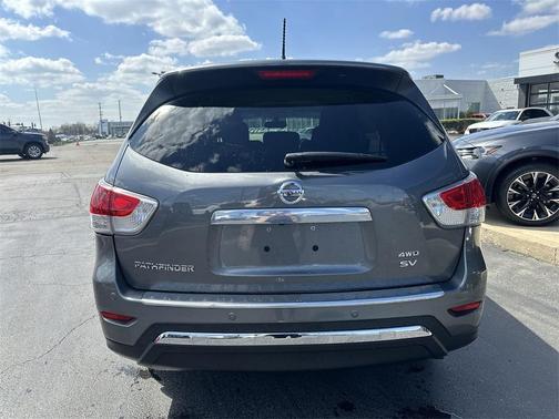 2016 Nissan Pathfinder SV