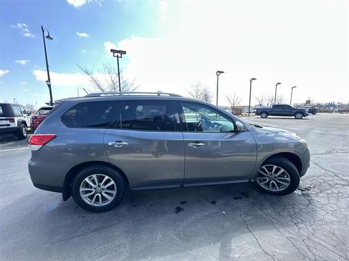 2016 Nissan Pathfinder SV