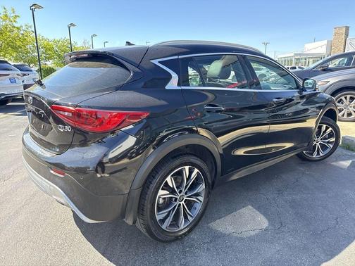 Black 2017 INFINITI QX30 Premium