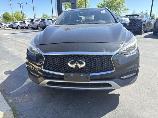 Black 2017 INFINITI QX30 Premium