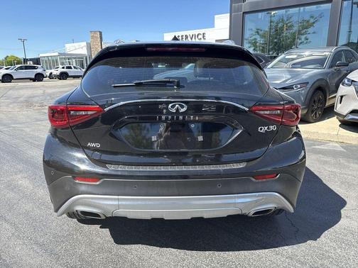 Black 2017 INFINITI QX30 Premium