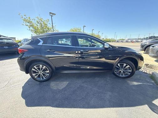 Black 2017 INFINITI QX30 Premium