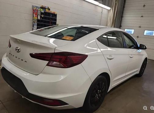 2020 Hyundai ELANTRA SE