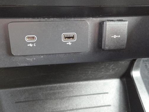 2024 Land Rover Defender 130 P400 X-Dynamic SE